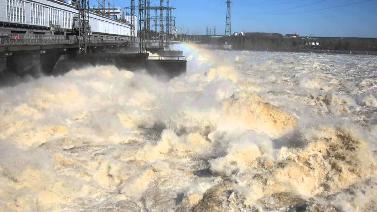 Сброс воды видео. Камская ГЭС Пермь. КАМГЭС сброс воды. Сброс воды КАМГЭС 2022. КАМГЭС Пермь сброс воды.