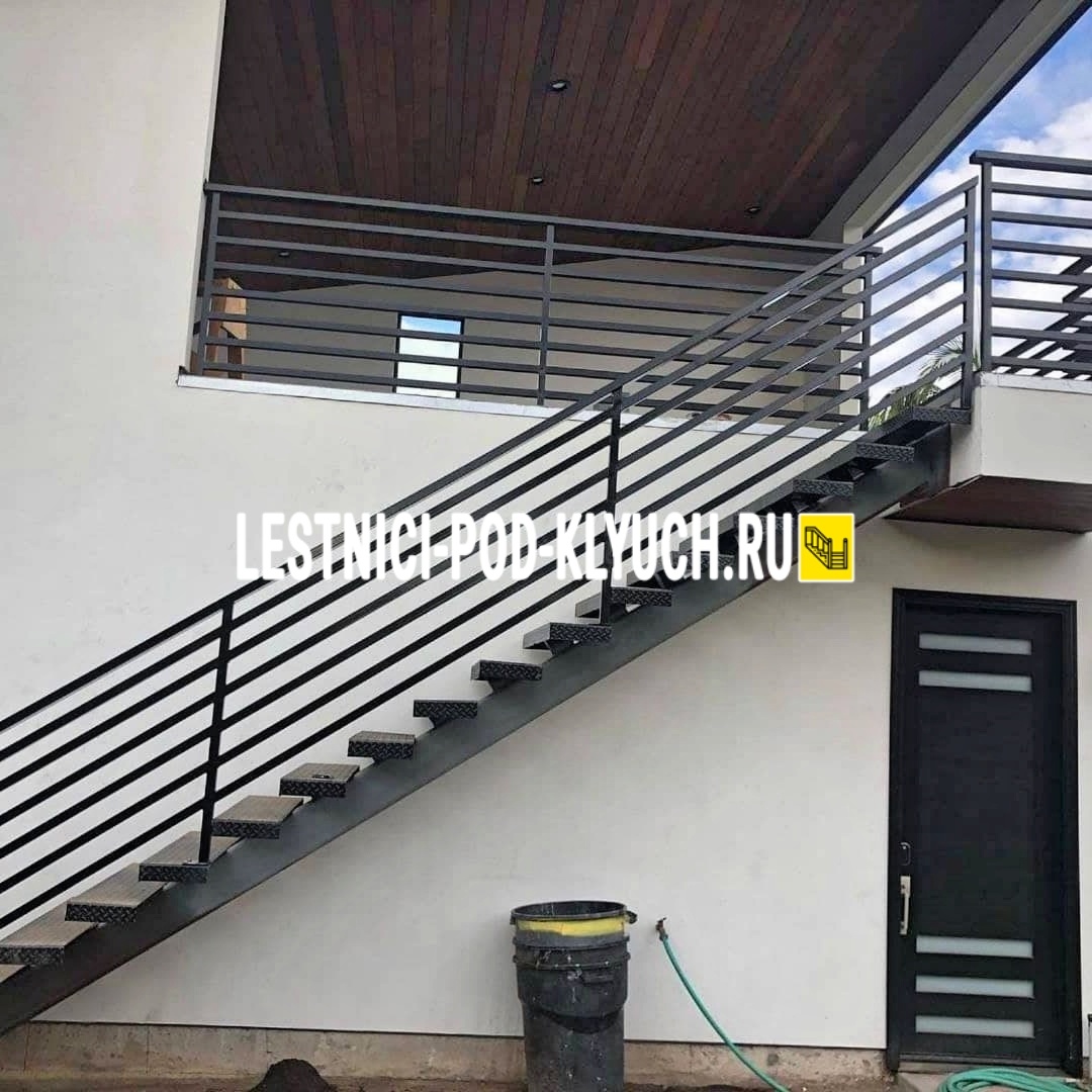 Принимаем звонки: пн-вс с 8:00 до 21:00 (+7 499 490-72-90). Электронная почта: info@lestnici-pod-klyuch.ru 