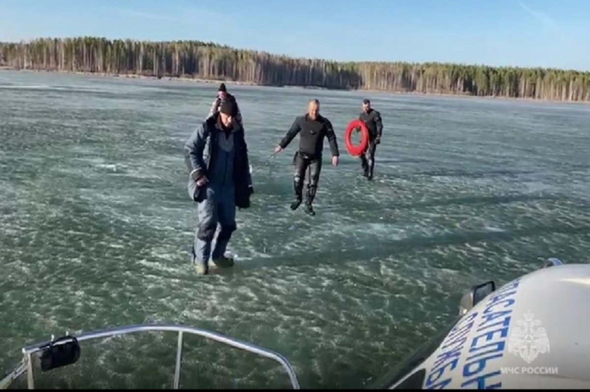    В Свердловской области за сутки зафиксированы четыре провала людей под лед