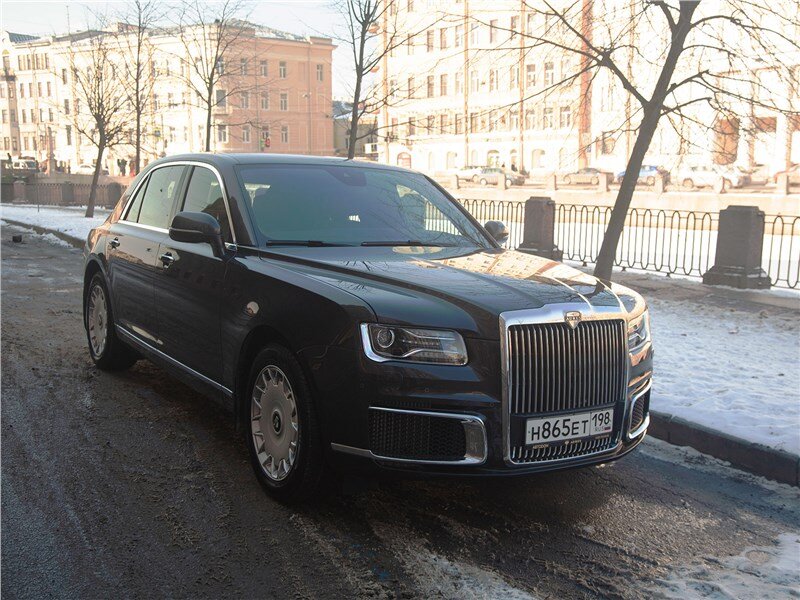 Какие-то детали напоминают о машинах ЗИЛ или ГАЗ-14 «Чайка»