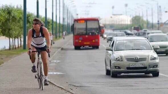     Велодорожку у Кремлевской дамбы в Казани откроют в начале или середине мая. В институте развития городов РТ не назвали «Бизнес Онлайн» точную дату.