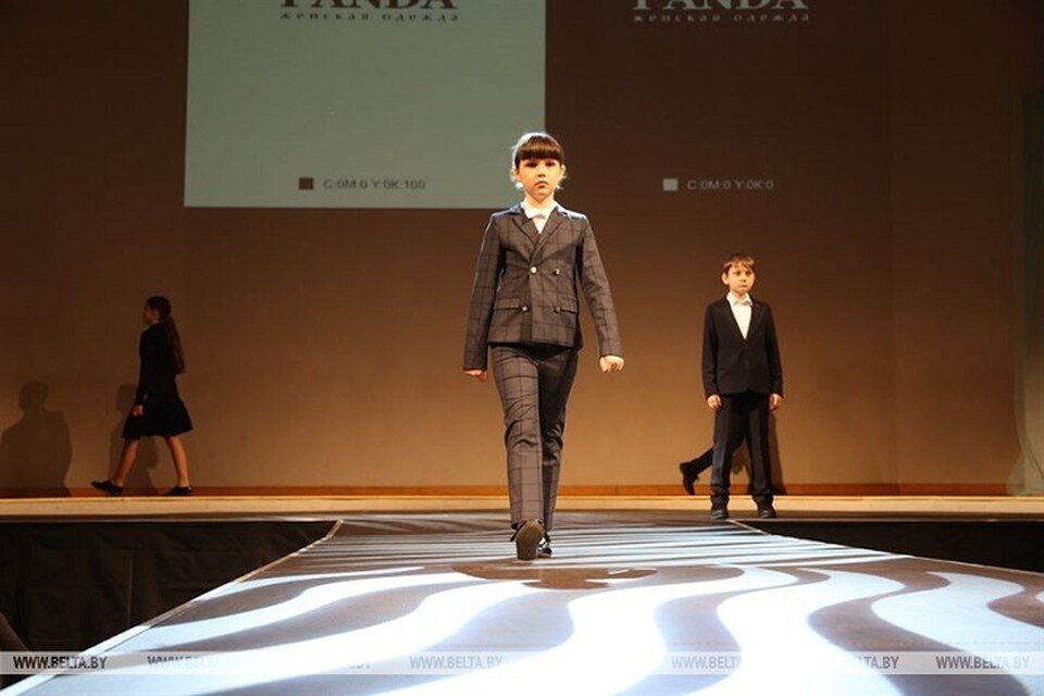     Показали новый ассортимент одежды для белорусских школьников. Фото: БелТА