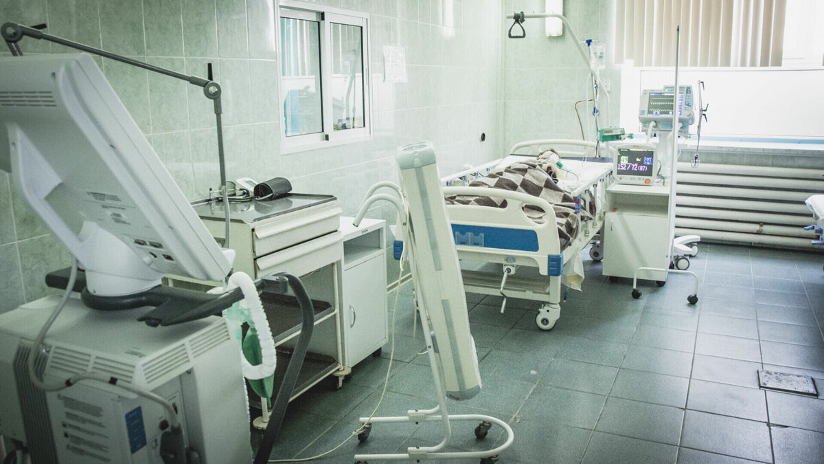     В Волгоградской области продолжают умирать люди от коронавируса, несмотря на то что его распространение значительно снизилось. В пятницу оперативный штаб региона сообщил о новой жертве COVID-19 – жительнице Чернышковского района.