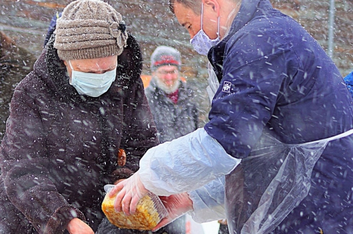    А. Терлецкий: «К нам за бесплатным обедом приходят бабушки 70–80 лет, они всю жизнь отработали, в том числе и на страну. Никто в этом не виноват, просто так вышло».