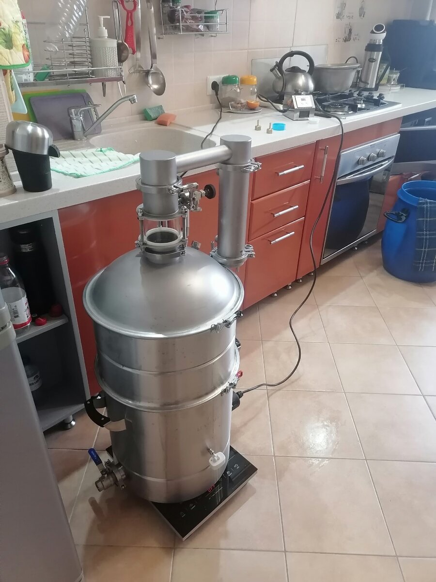 Современный самогонный аппарат.