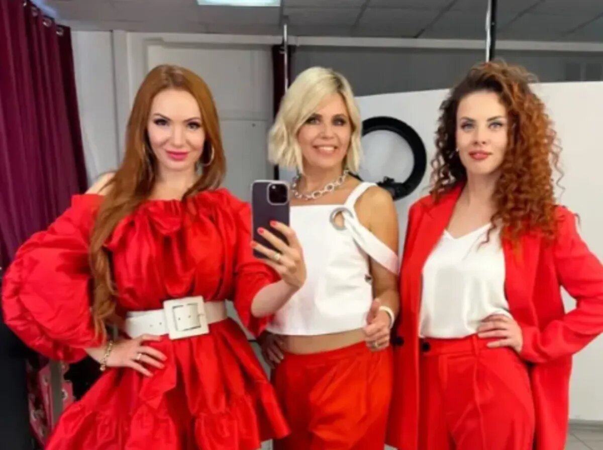 Настя Макаревич и группа "Лицей". Фото: Настя Макаревич и группа «Лицей»/Одноклассники