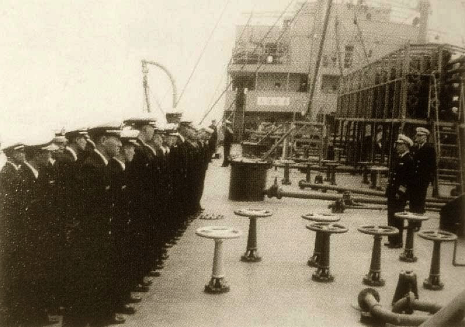 Моряки танкера «Туапсе» в 1954 году 