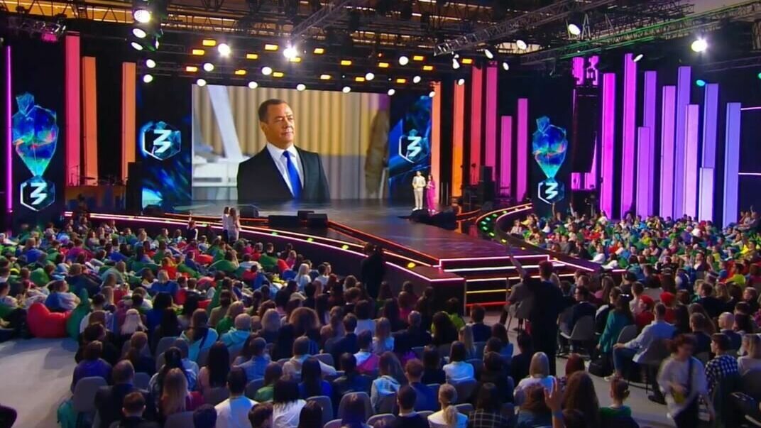     Зампред Совбеза России Дмитрий Медведев заявил, что «тихий раздел» Украины Польшей и другими странами для будущего страны было бы значительно лучшим развитием событий, нежели ее вступление в НАТО или начавшаяся мировая война.