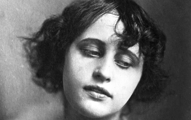 Вера Холодная