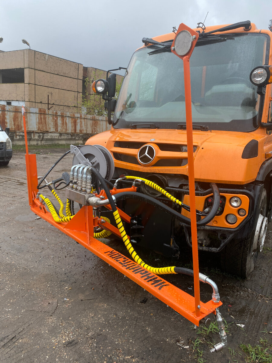 Поливомоечное  оборудования для шасси Mercedes Unimog   Оборудование для распределения жидких реагентов с усиленной емкостью МОС-6 Плотность емкости 1.-4