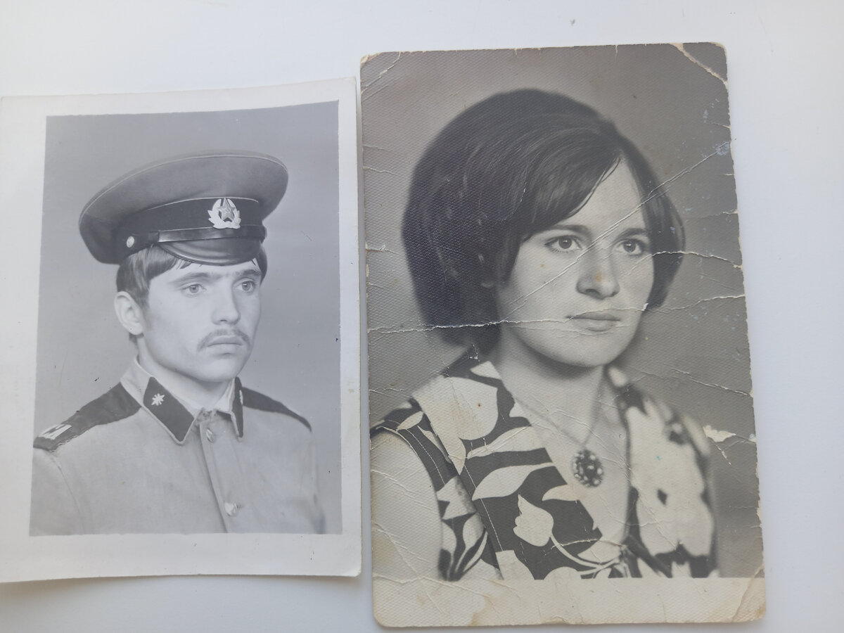 Мои молодые и красивые мамочка и папочка.