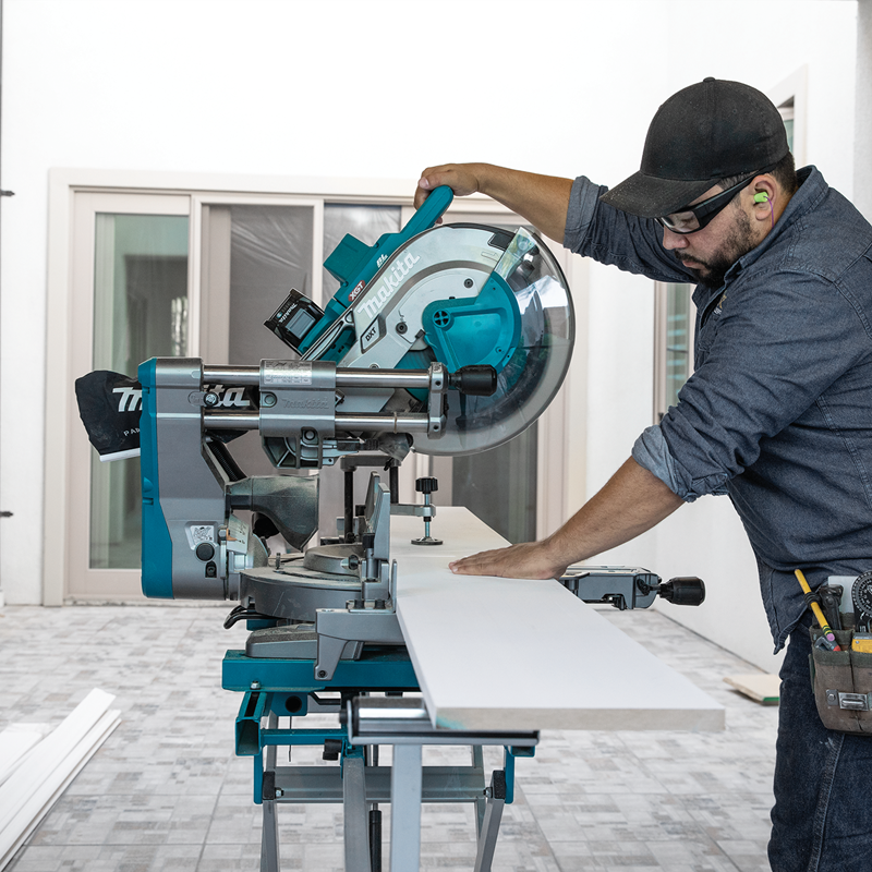 Торцовочная и настольная циркулярная пила METABO KGT 305 M