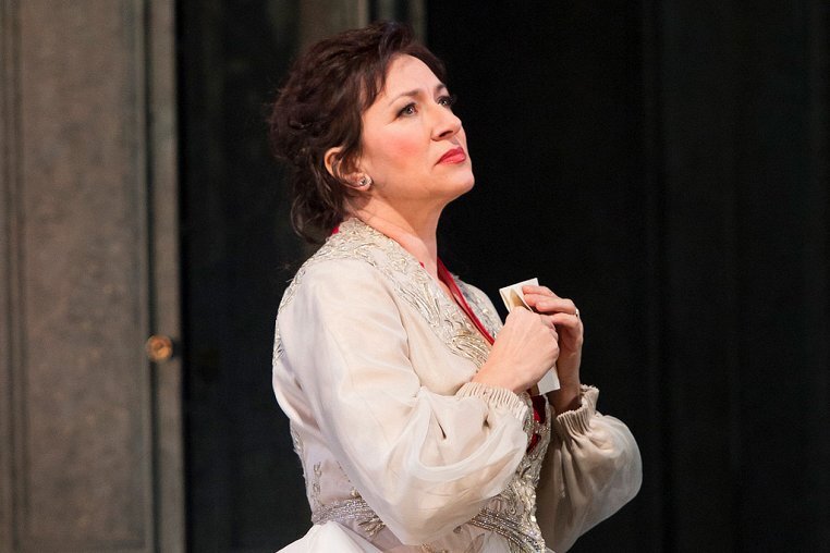 Красимира Стоянова в роли Татьяны в "Евгении Онегине"