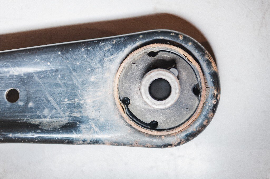 Отслоение заднего сайлентблока