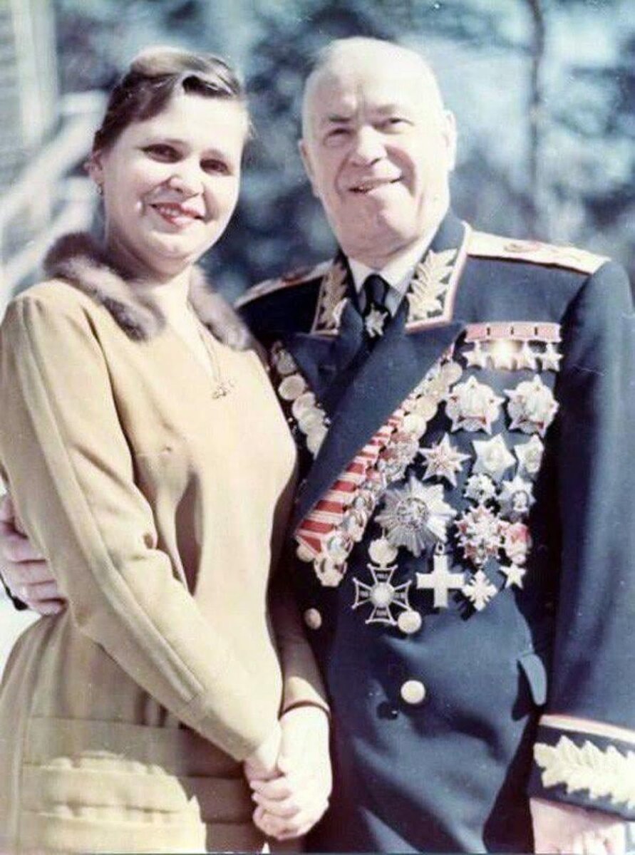 Георгий жуков биография личная жизнь семья дети Однолюб это точно не про него. Все жёны маршала победы Георгия Жукова Старый мун