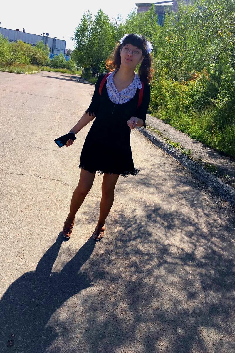 Маленькое чёрное платье и белая рубашка. Образ на 1 сентября. 