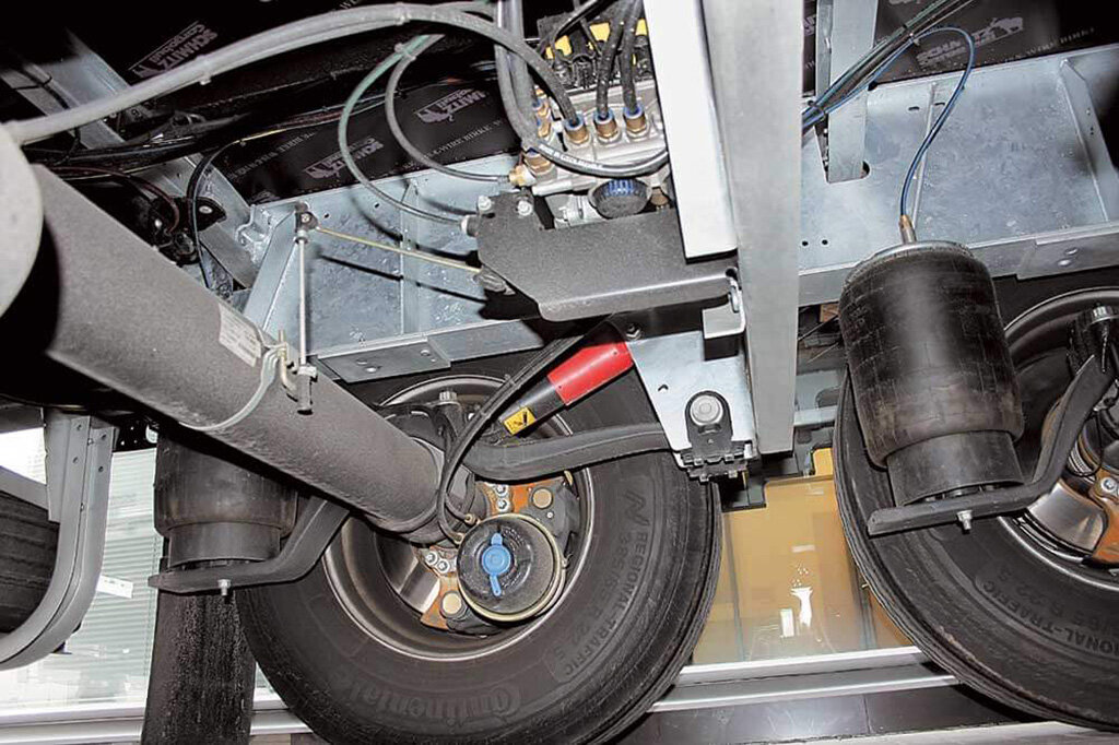 Трос ручника зил 5301 бычок. Кран тормозной тонар. Тормоз наката для прицепа мзса. Плохо тормозит прицеп. Прицеп шмитц не растормаживается.