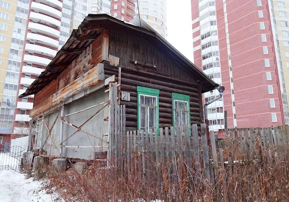 жк одинбург в одинцово. продать участок застройщику. одинцово дом во дворе многоэтажки. жк одинбург одинцово дом во дворе. одинцово синий домик одинбург.