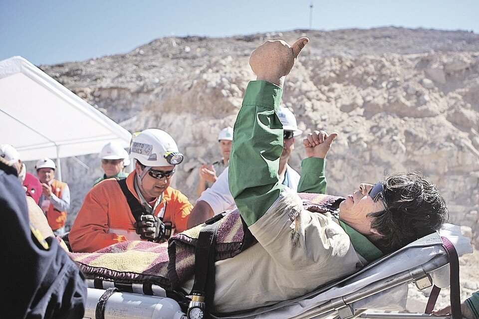     Горняки провели под землей рекордные 69 дней. . Фото: Hugo INFANTE/Wikimedia Commons