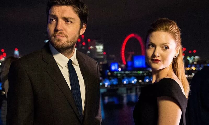 Страйк и Робин, обычное расследование, очередной светский раут