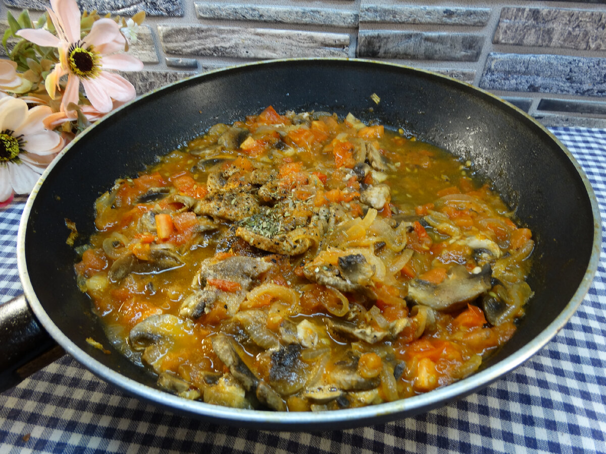 Яичница с шампиньонами, помидорами и луком | Готовим вкусно дома/  Кулинария/ Рецепты | Дзен