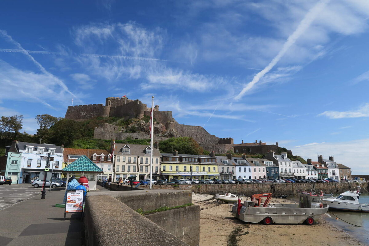 Mont Orgueil Castle - крепость Гордая Гора