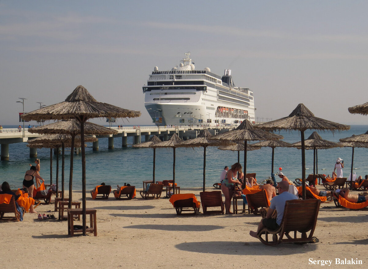 «MSC Opera» у пирса на острове Сир-Бани-Яс, январь 2023 г. Фото автора