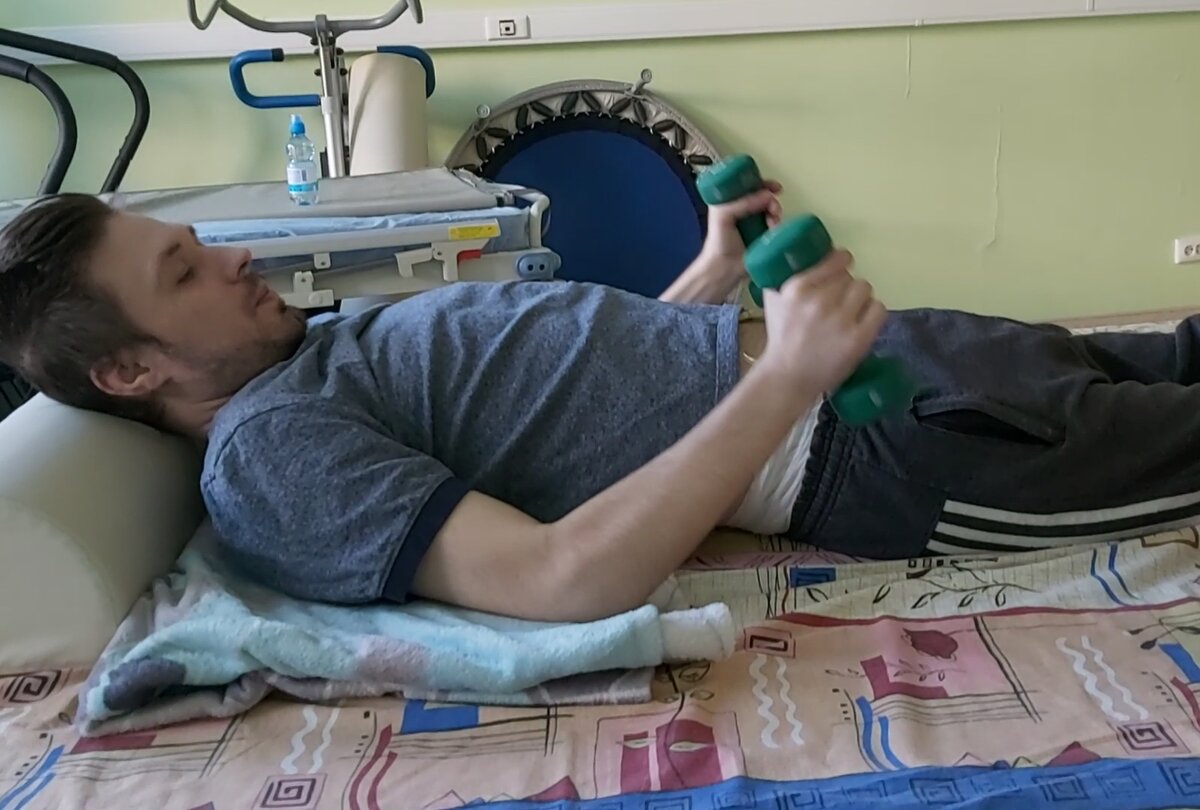 Насало положено, гантельки по 1 кг. Май 2022 г.