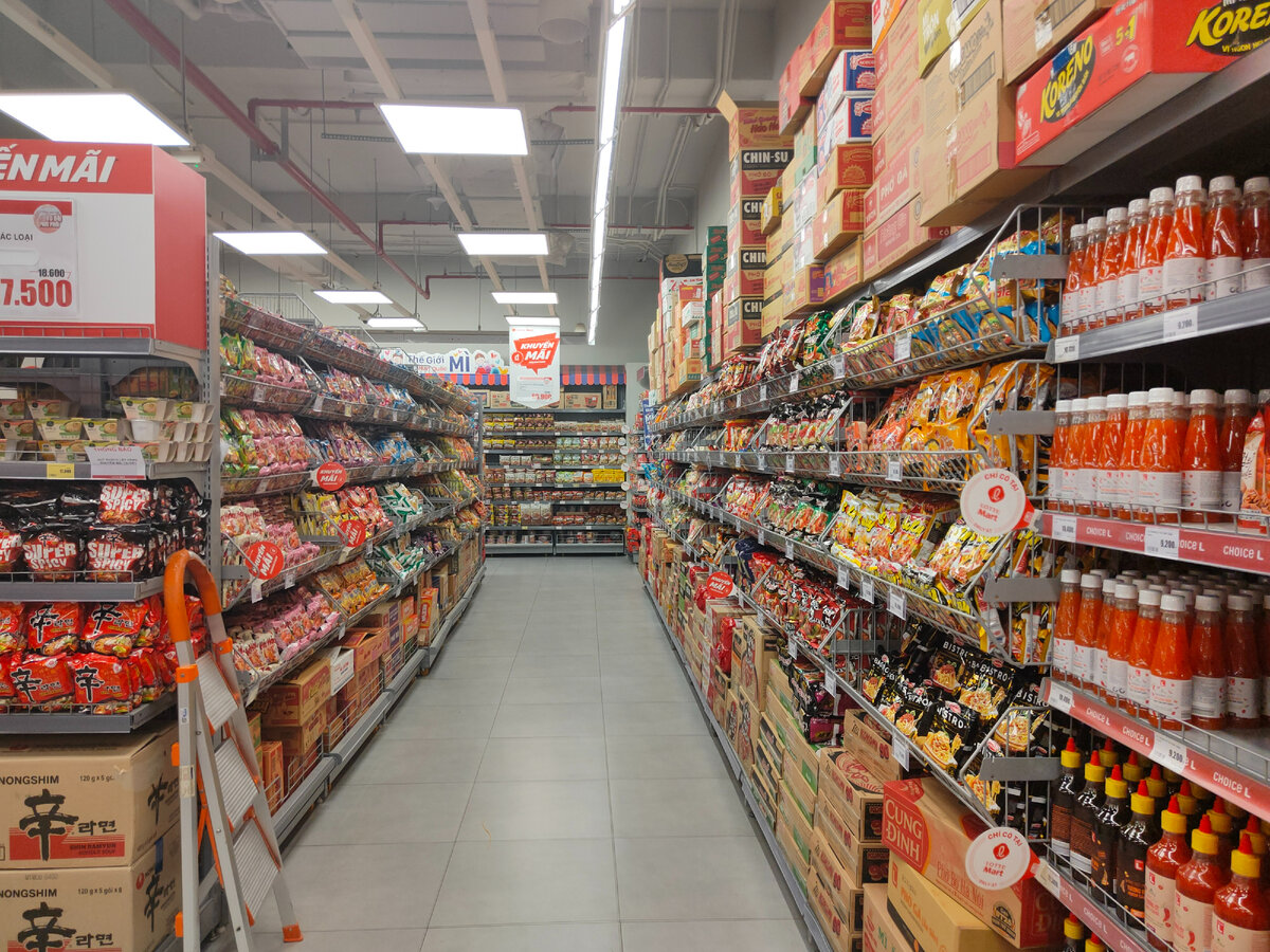 Море "китайской" лапши, которая конечно же не из Китая, а со всей Азии =))