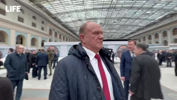 Геннадий Зюганов заявил, что Анатолию Чубайсу "место в Магадане". Видео © LIFE