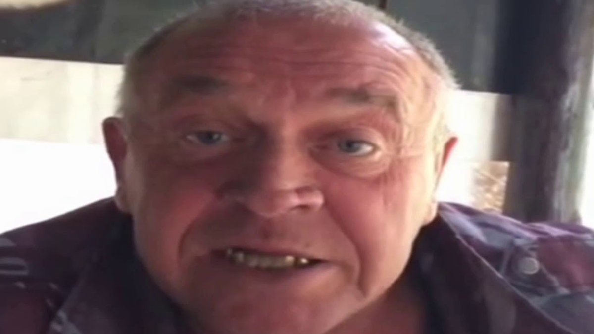 кадр из того самого мема.
