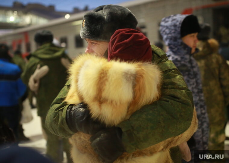    В отпуска военные будут уходить целыми взводами, считает Андрей Гурулев