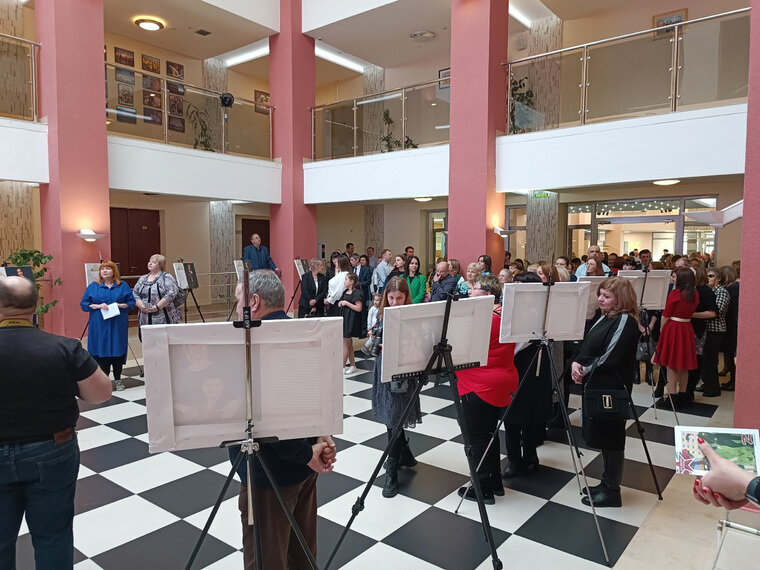    Фотовыставка «Жены героев»