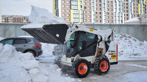 Мини-погрузчик Bobcat S530. Уборка снега. / Bobcat S530 side-turn loader. Snow removal.