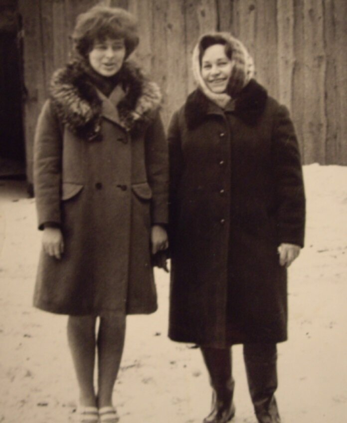 Фото из личного архива моей мамы. Подружки геофизики!