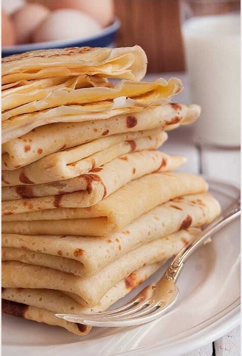 And the buttermilk pancakes are a continuous smooth surface, perfect, perfect. Unique pancakes - I have never seen smoother, thinner ones. These can only be made with buttermilk - and with this method, “custarded”.-8