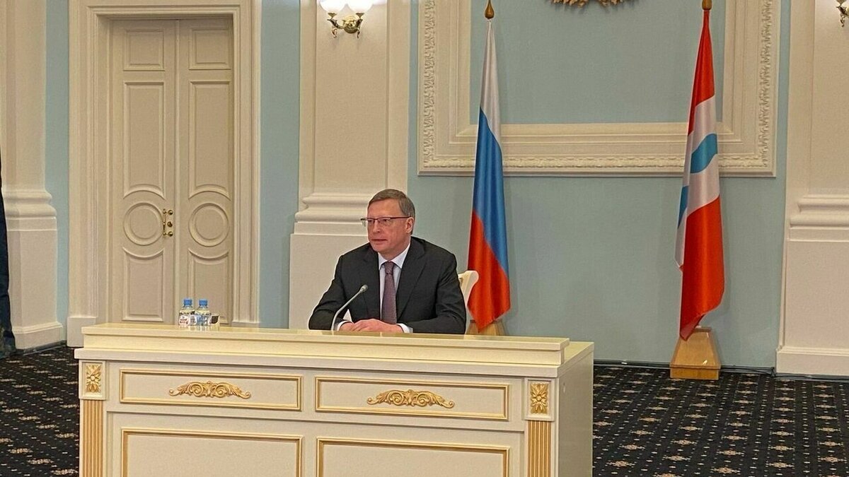     Глава Омской области в ходе своей поездки в зону СВО встретился с бойцами омских именных подразделений.