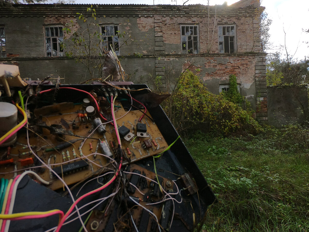 Поиск радиодеталей по заброшенной больнице!!