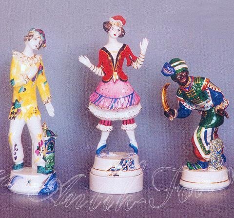 Эльвира Еропкина. Скульптуры из балета "Петрушка". ЛФЗ. Фото приведено с ресурса antikforum.ru