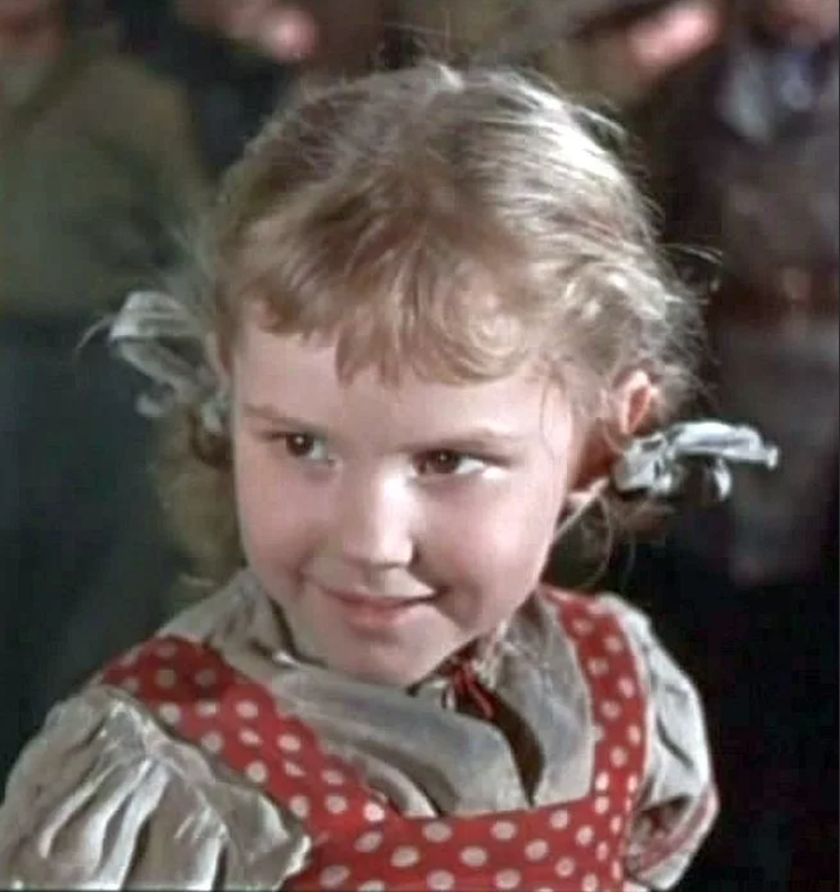 "Девочка ищет отца". Кадр из фильма. Фото из открытых источников.