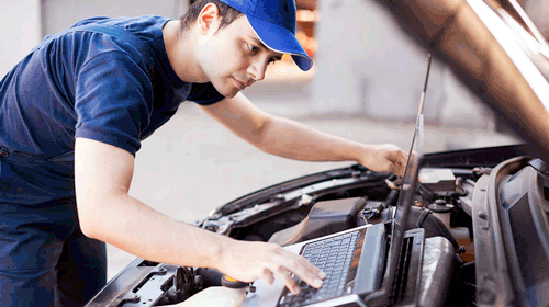 Автоэлектрика — одна из сложнейших систем автомобиля и многие опытные водители рекомендуют обращаться за ремонтом к профессионалам.