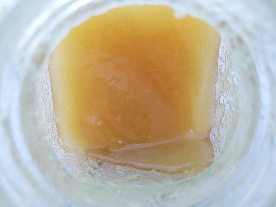 Нагревайте мед на водяной бане