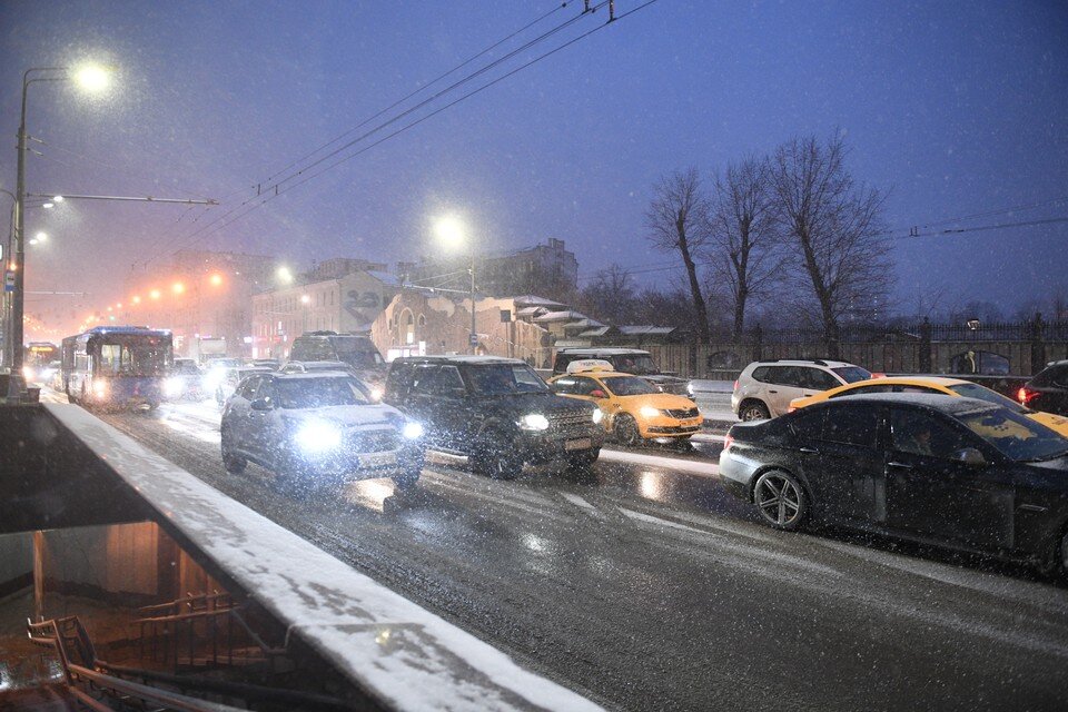     Новосибирск встал в пробках утром 1 марта. Михаил ФРОЛОВ