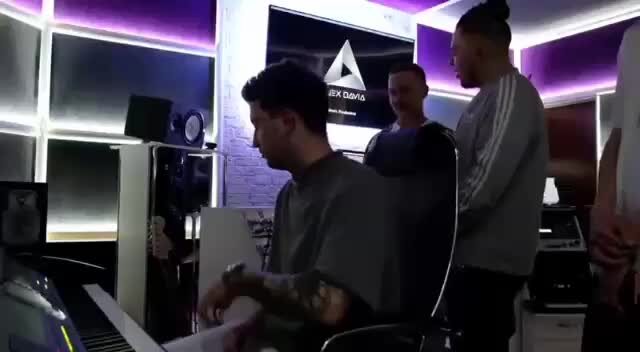    Съемка в студии Алекса Давиа. Алекс Давиа, Сергей Слэм, Кирилл LIRIQ Видео: личный архив Дани