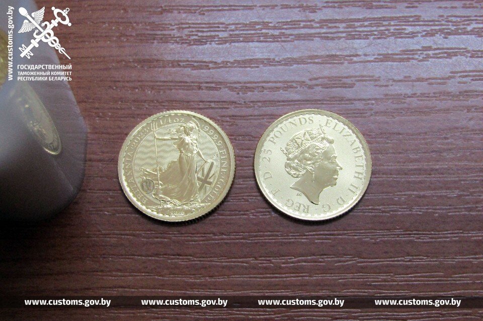     Монеты были спрятаны под одеждой. Фото: gtk.gov.by