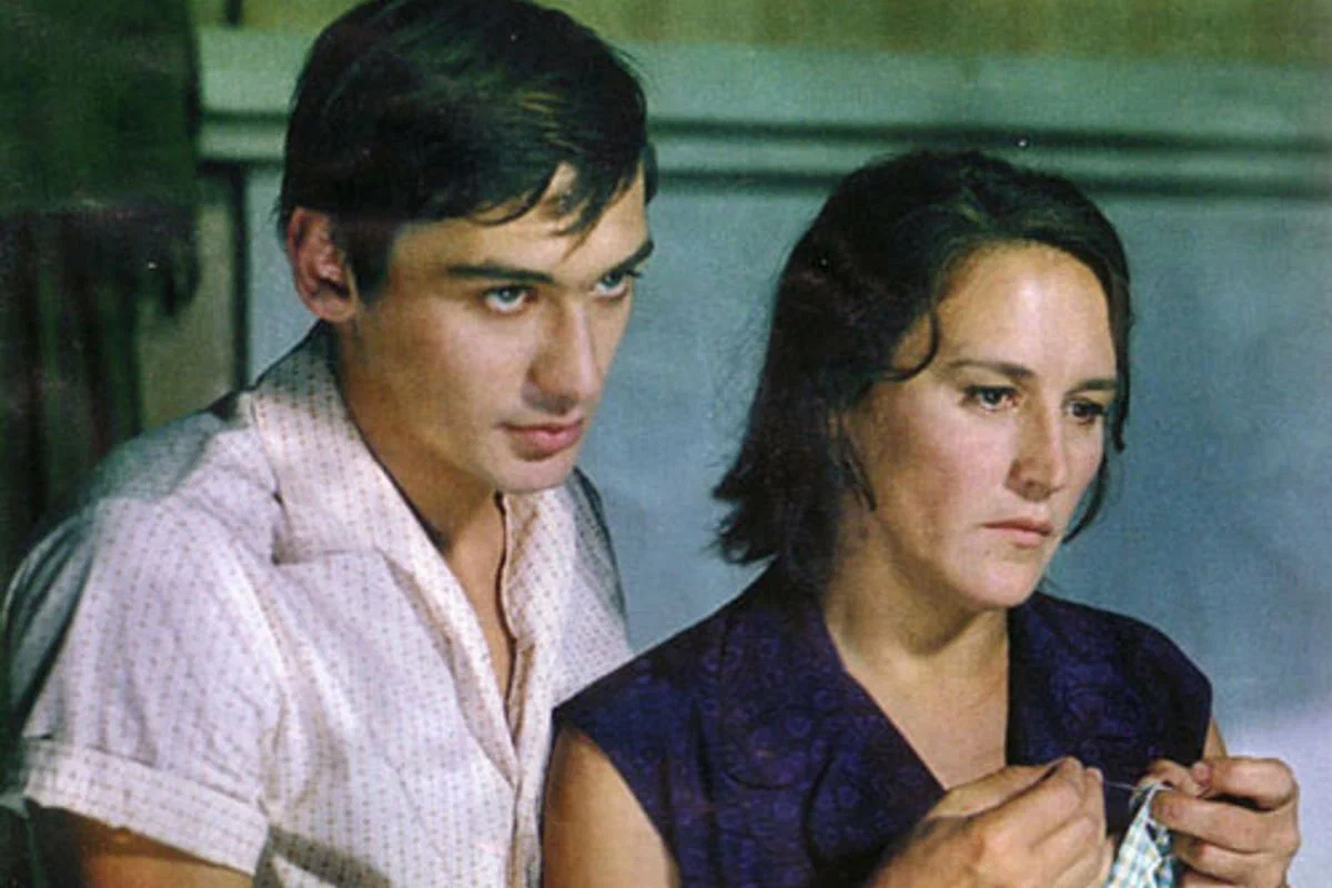 Владимир Тихонов с мамой Нонной Мордюковой в фильме "Русское поле"