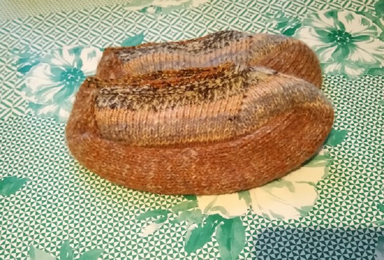 Удобные и теплые тапочки.