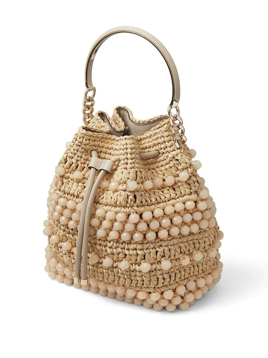 Источник фото: https://www.farfetch.com/uk/shopping/women/jimmy-choo-bon-bon-bead-embellished-bucket-bag-item-18342407.aspx?storeid=11276