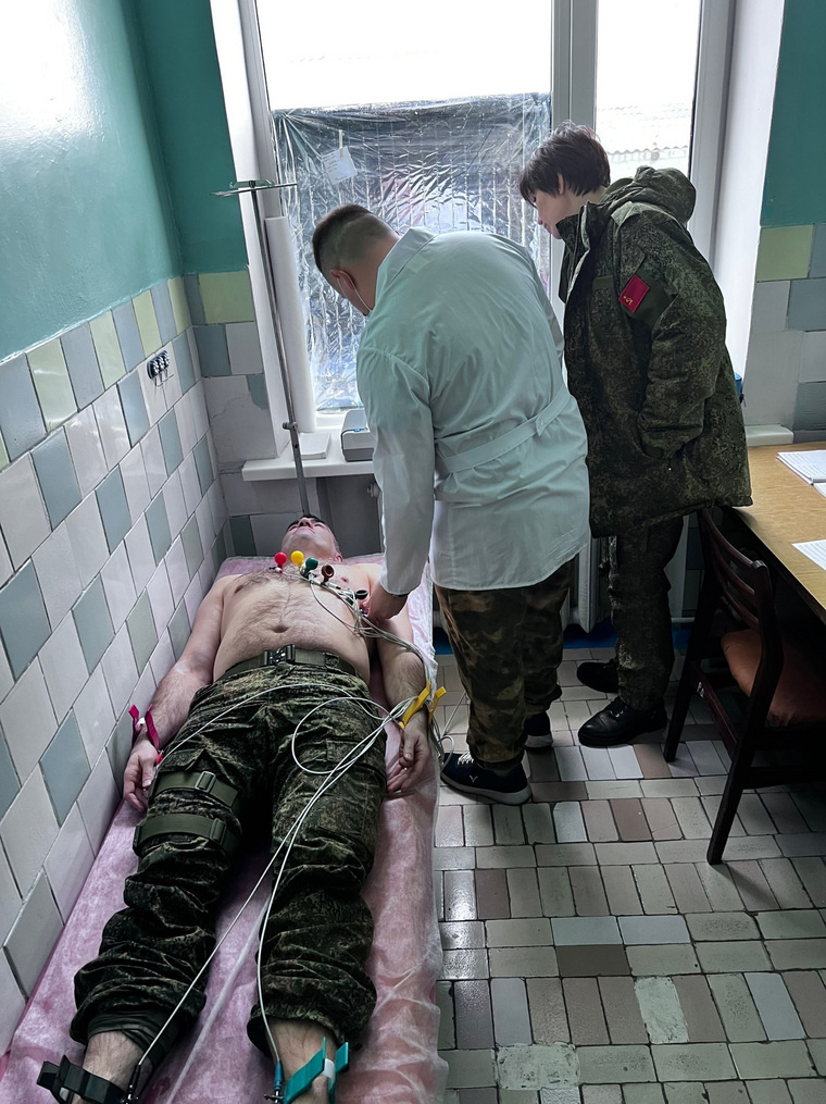    Первая леди региона пообщалась с военными, проходящими лечение в батальоне