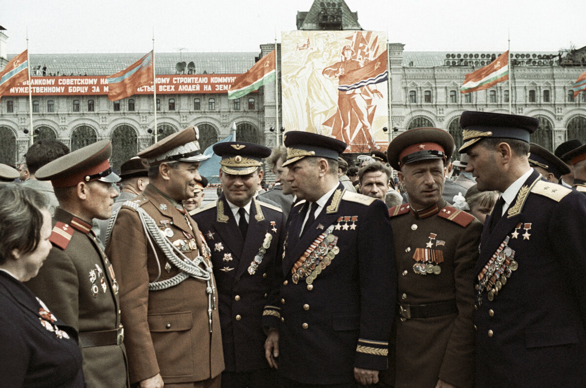 После советского союза. Парад Победы 1965. Покрышкин на параде Победы. Александр Покрышкин парад Победы. Парад 1965 года на красной площади.